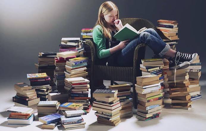 Dijitalleşen Kütüphaneler: Geçmişin Mirasını Geleceğe Taşıma Yöntemleri